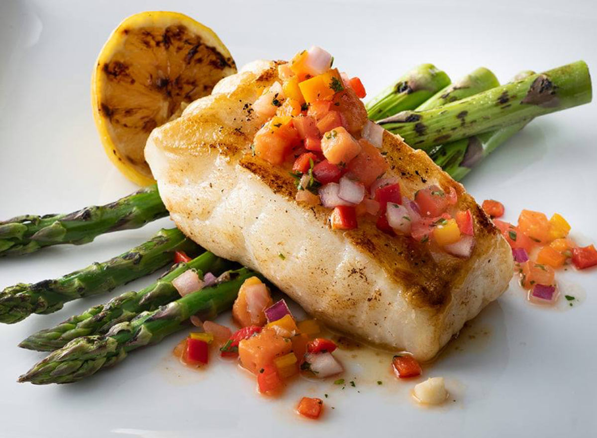 The Top 7 Steakhouses Offering Exceptional Seafood Dishes — Make the