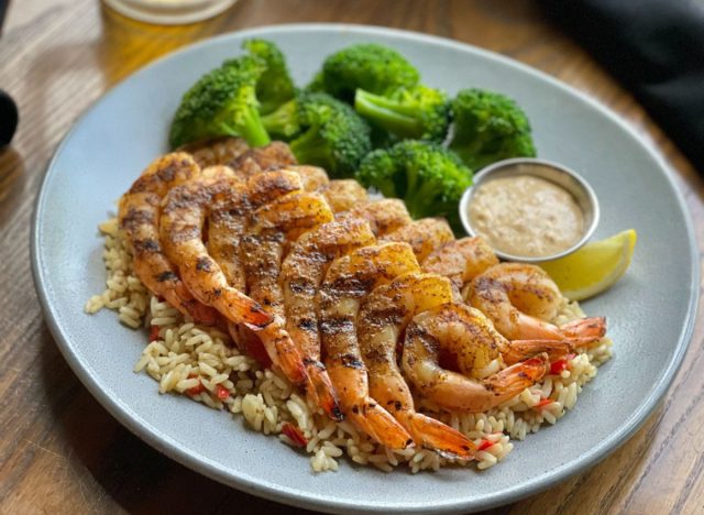 outback grilled shrimp on the barbie with rice and broccoli