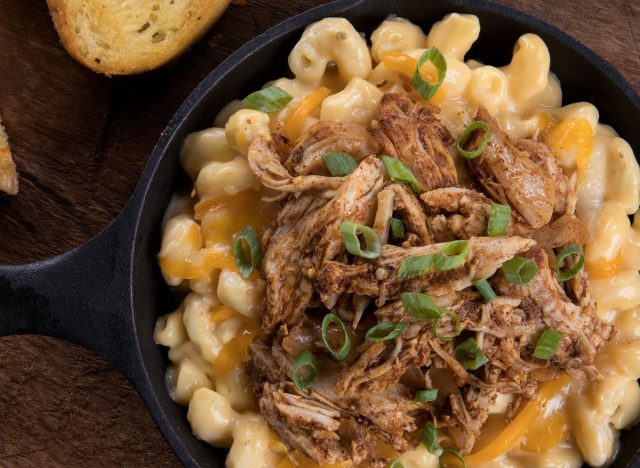 quaker steak lube mac cheese skillet