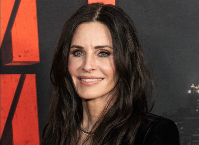 Courteney Cox's 7 Eating Habits to Look Amazing at 59