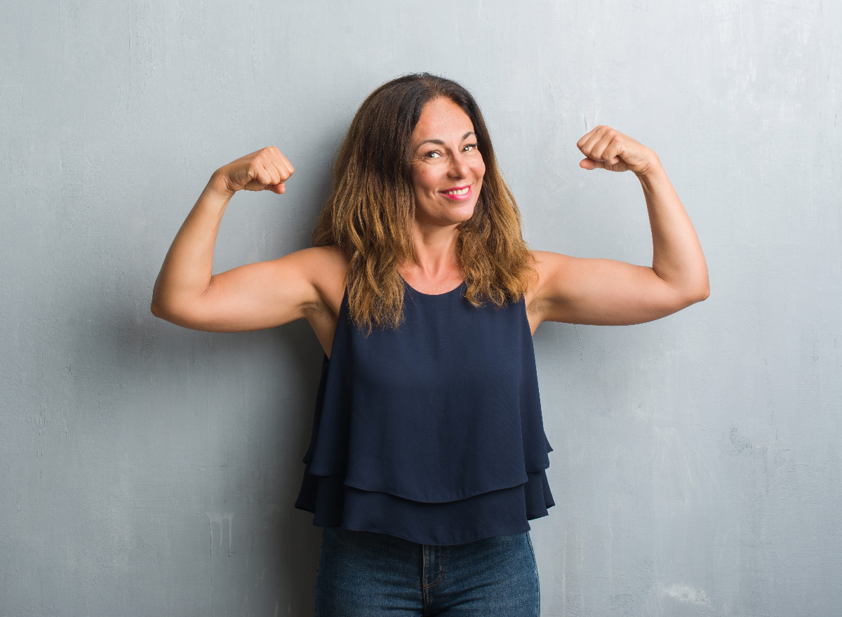 strong middle-aged woman, concept of no-equipment exercises for women in their 40s