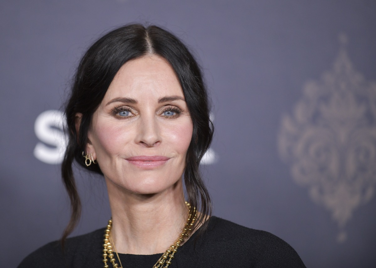HOLLYWOOD, CALIFORNIA - FEBRUARY 28: Courteney Cox attends the premiere of STARZ "Shining Vale" at TCL Chinese Theatre on February 28, 2022 in Hollywood, California. (Photo by Rodin Eckenroth/WireImage)