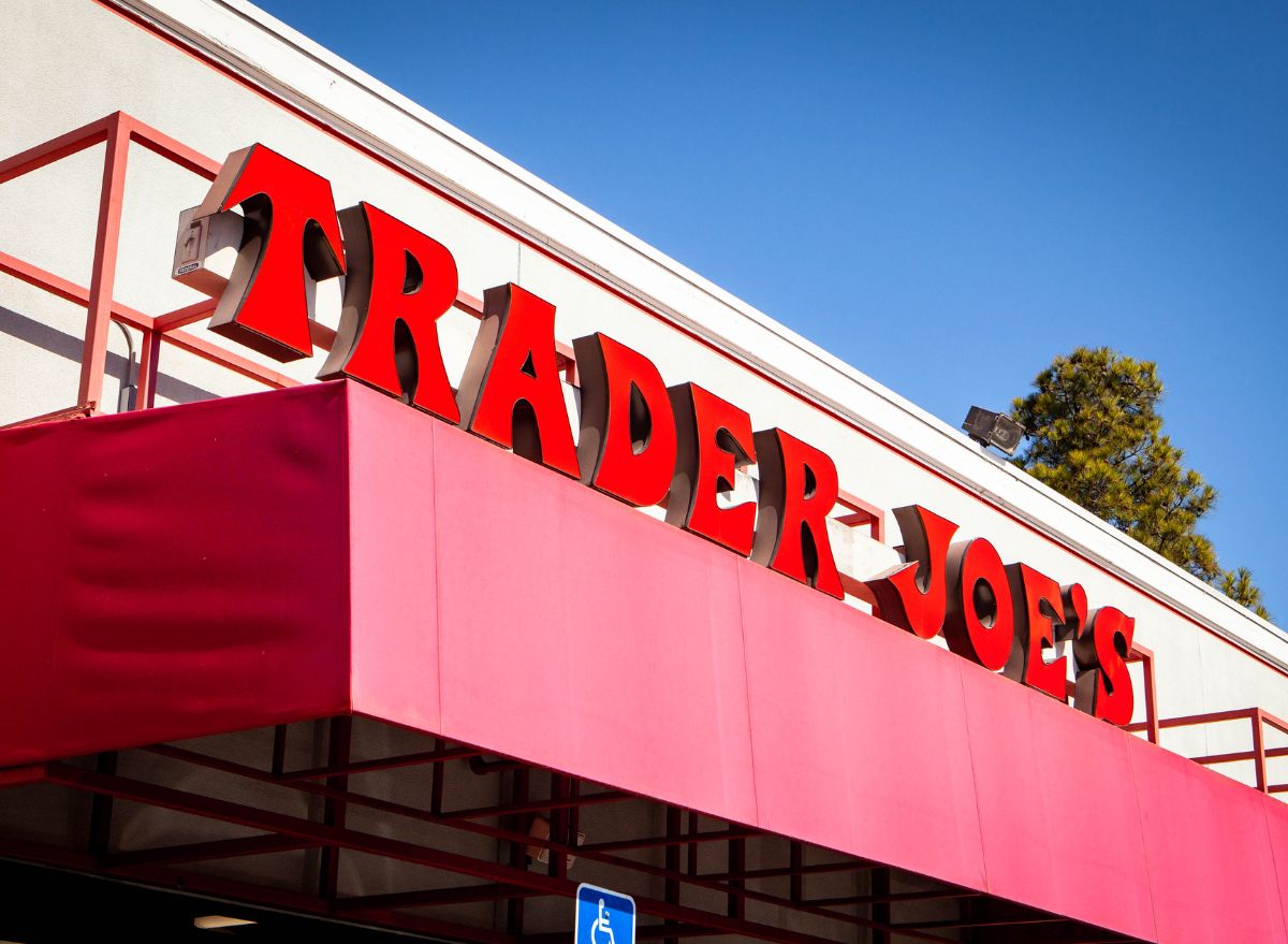 Are Trader Joe's Employees Instructed To Flirt With Shoppers?