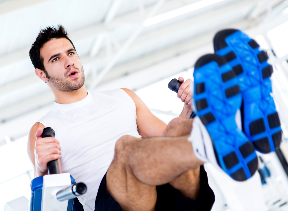 man working out at gym, concept of mistakes at the gym that kill progress