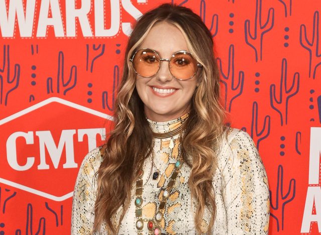 7 Foods Lainey Wilson Eats on Tour to Stay SlimÂ