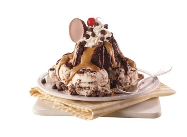 Friendly's Hunka Chunka PB Fudge Lava Cake