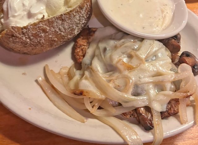 texas roadhouse smothered chicken