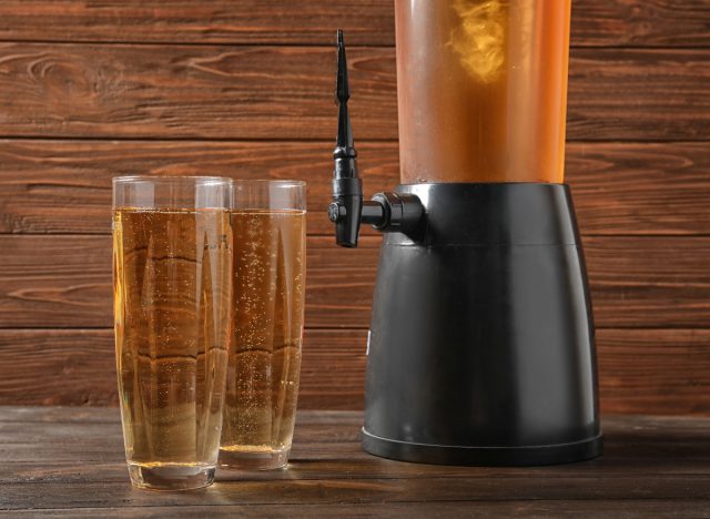 beer glasses and dispenser