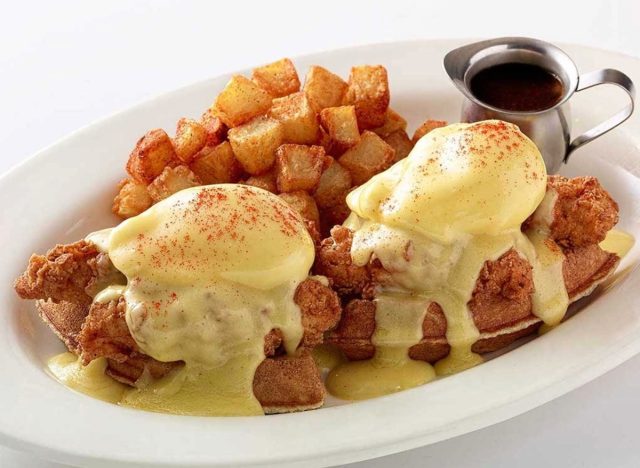 cheesecake factory fried chicken and waffles benedict