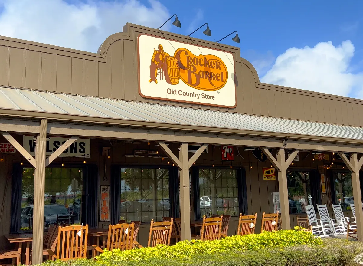 cracker barrel exterior