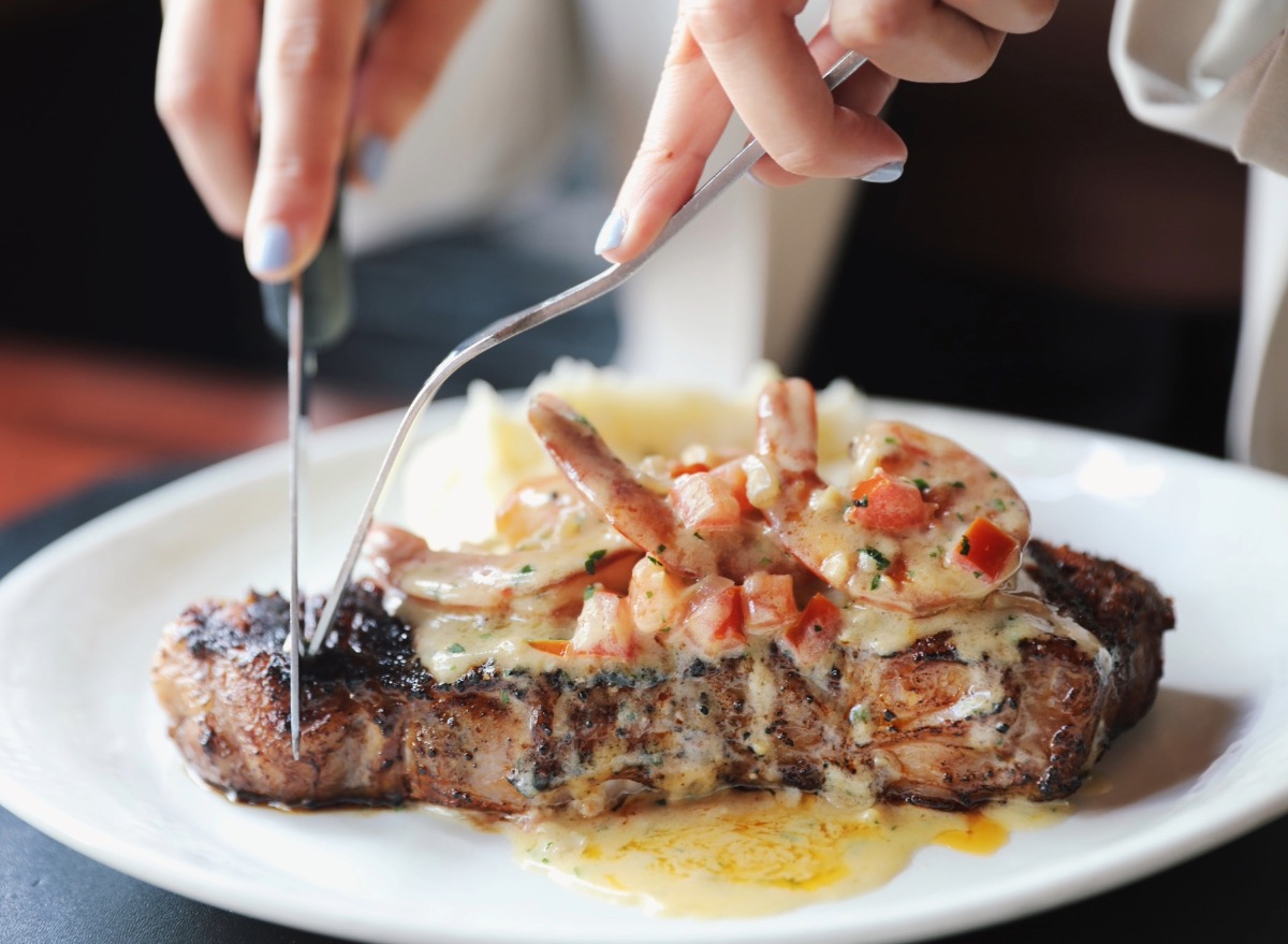 8 Seafood Chains That Serve the Best Steaks