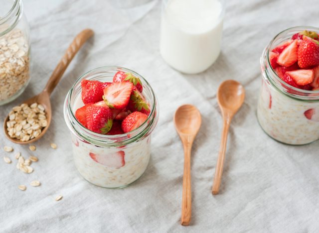 overnight oats with strawberries