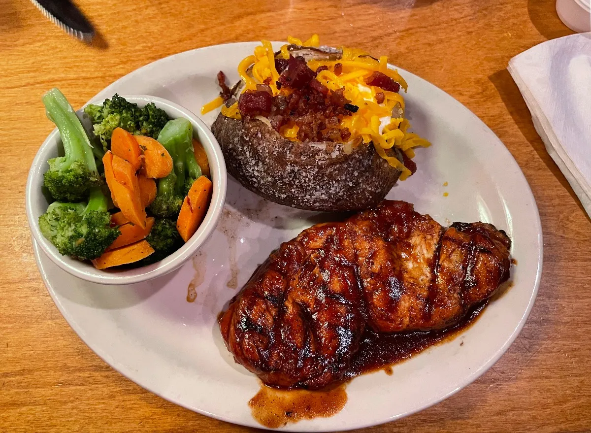 mcrib-2024-texas-roadhouse-pavla-beverley
