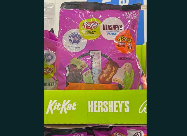 Hershey Chocolate and Creme Assortment Snack Size, Halloween Candy Bulk Variety Bag at Sam's Club