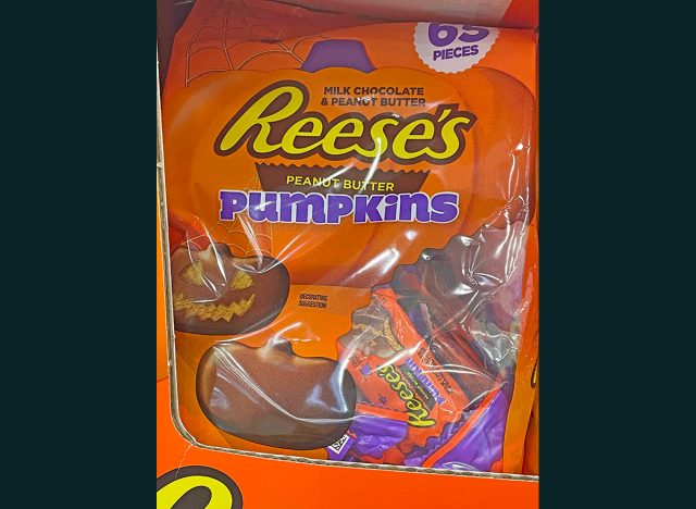 REESE'S Milk Chocolate Peanut Butter Creamy, Halloween Pumpkins Candy Bulk Bag at Sam's Club