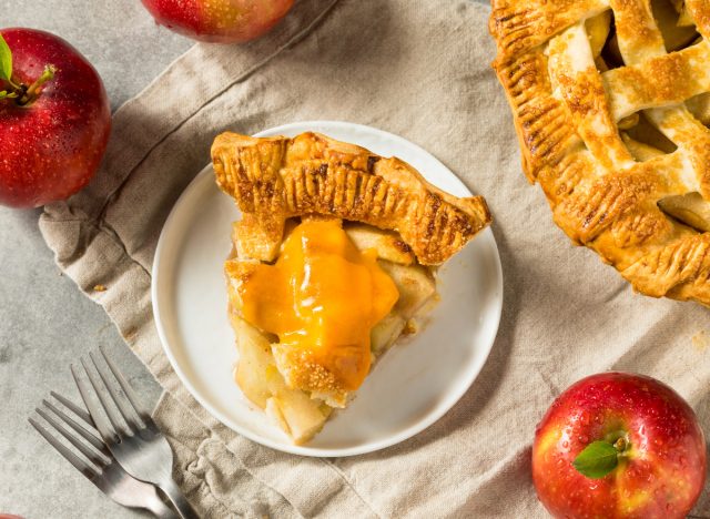 apple pie with cheddar cheese