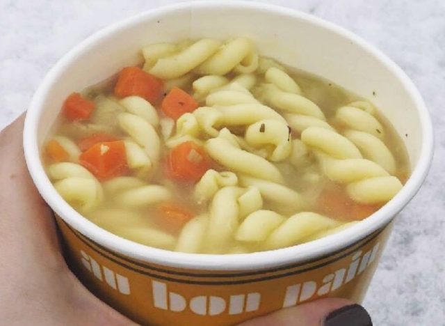 https://www.eatthis.com/wp-content/uploads/sites/4/2023/10/au-bon-pain-chicken-noodle-soup.jpeg?quality=82&strip=all&w=640