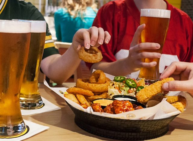 buffalo wild wings house sampler and beers