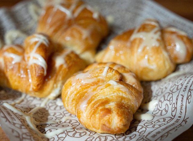 cheddar's honey butter croissants