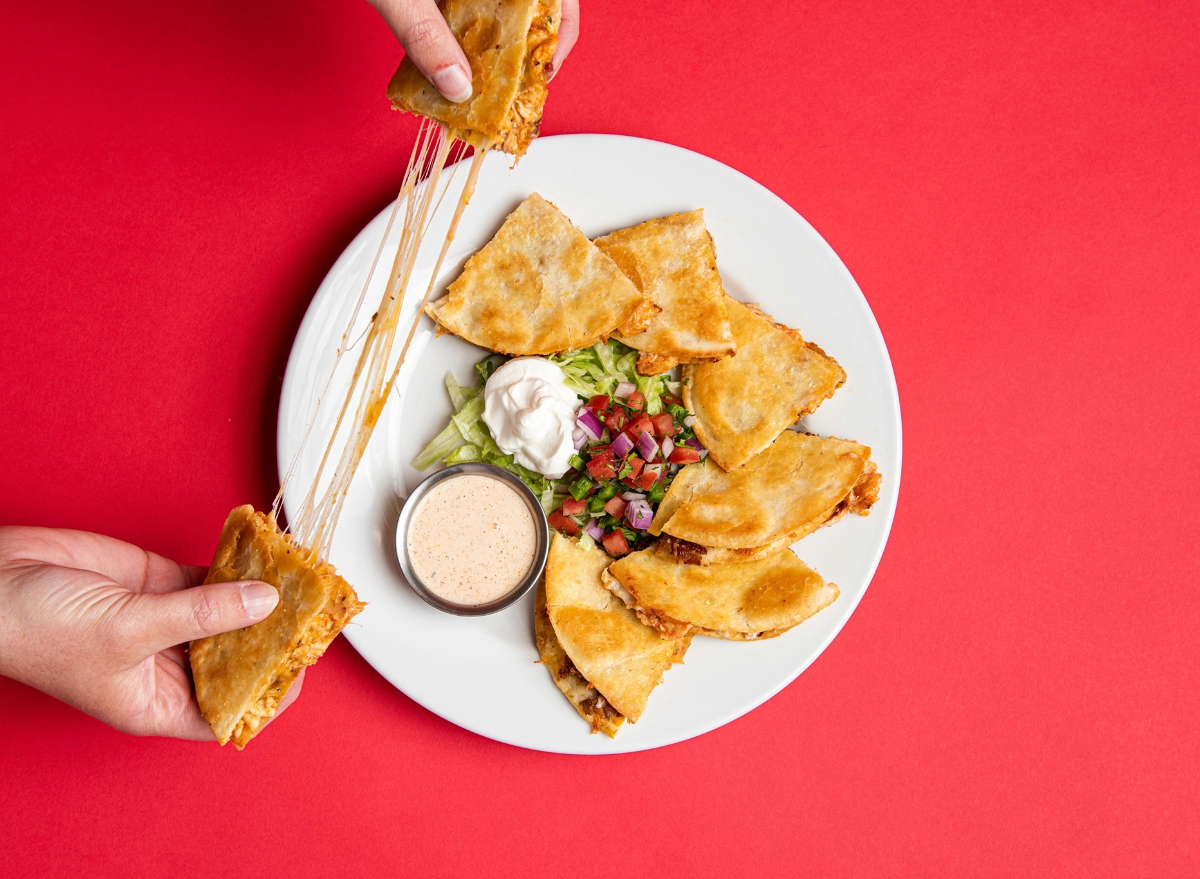 15 restaurant chains offering veterans day deals