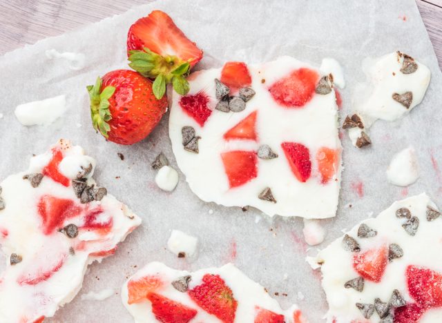 Frozen Yogurt Bark with Berries