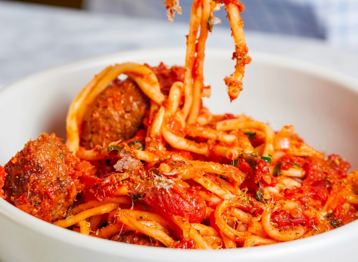 10 Restaurant Chains That Serve the Best Spaghetti & Meatballs