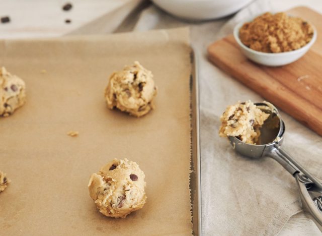 roll cookie dough balls