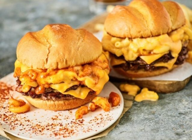 smashburger mac and cheese burgers