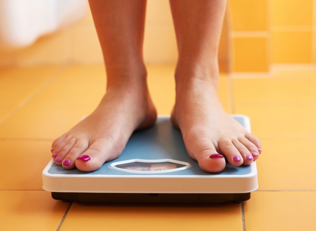 woman's feet on scale, concept of how to lose one pound