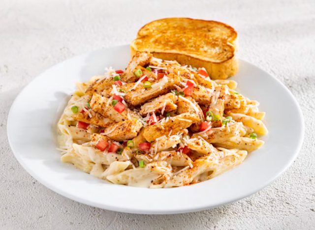 Cajun chili pasta with grilled chicken