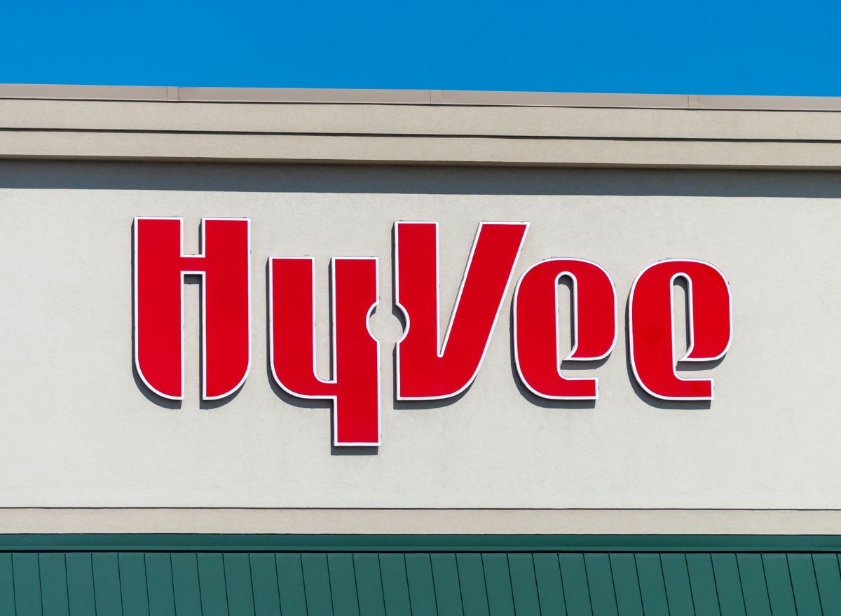 Hy-Vee sign