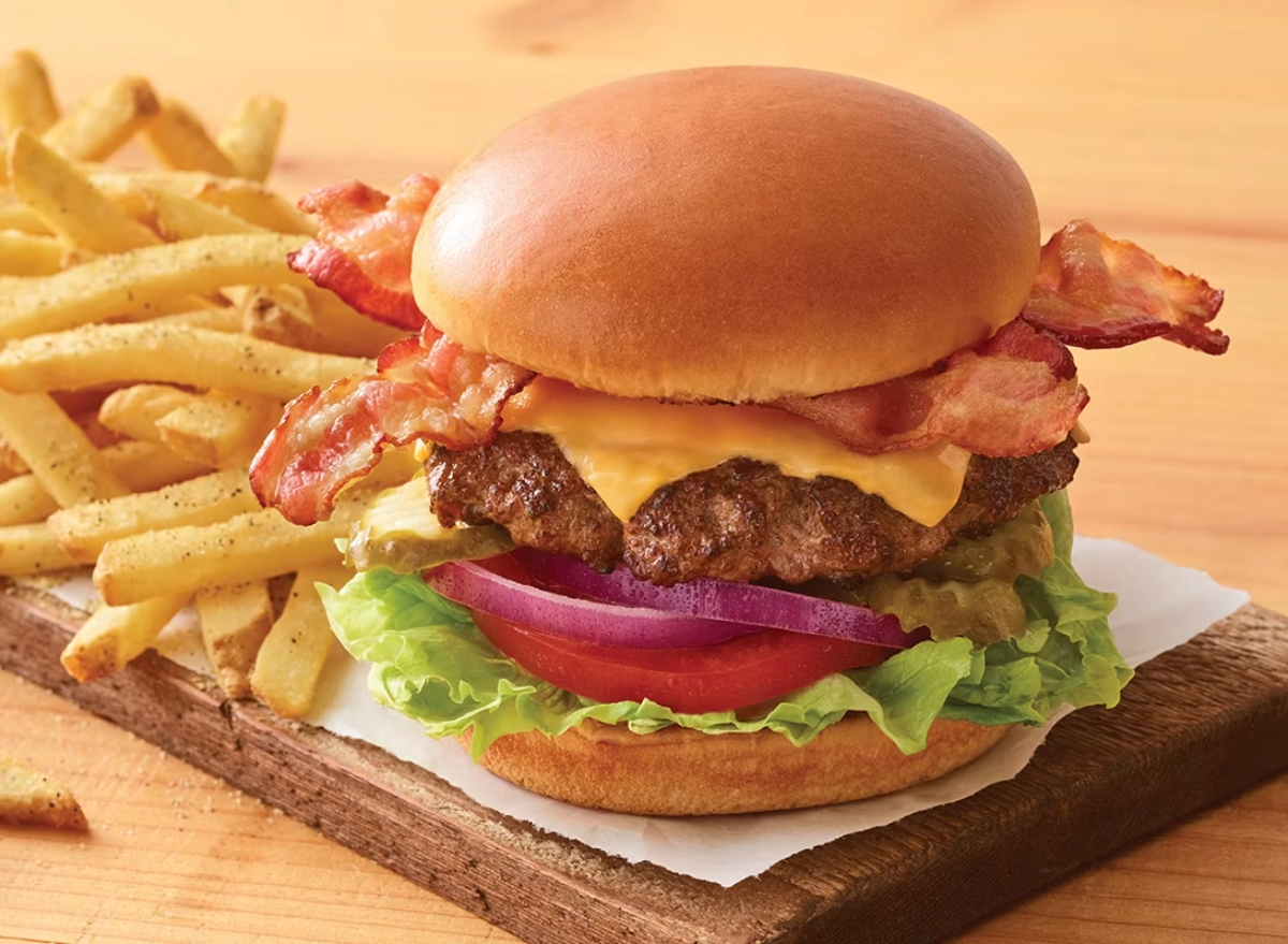 applebees's classic bacon cheeseburger and fries