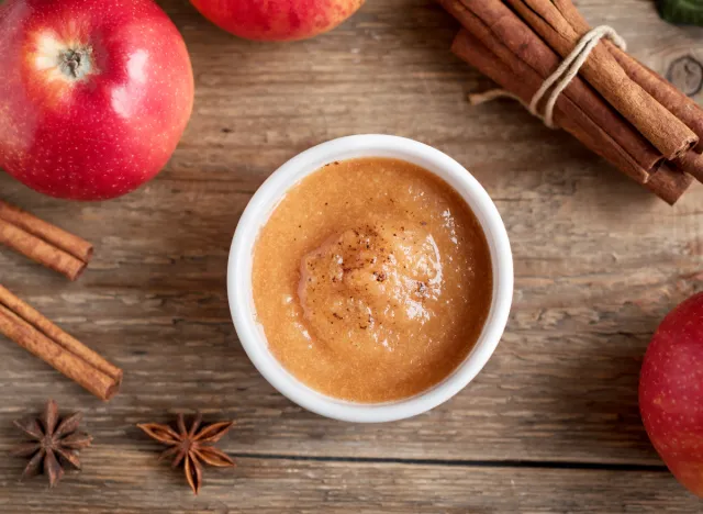 applesauce, concept of fast-digesting carbs to eat before workout