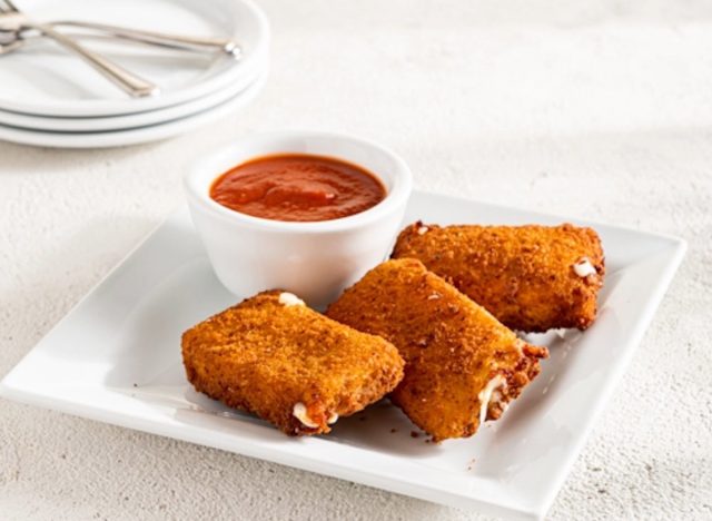 chilis mozzarella sticks