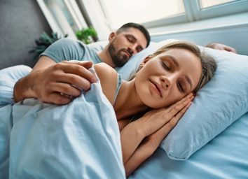 couple sleeping peacefully, concept of the Scandinavian sleep method