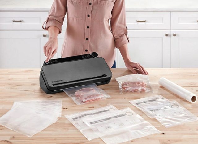 foodsaver multi-use food preservation system with built-in handheld sealer