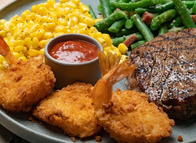 golden corral sirloin steak, butterfly shrimp, corn, and green beans