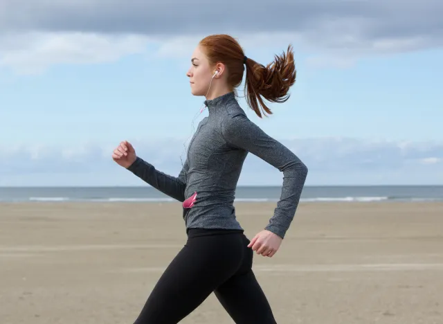 woman walking outdoors for exercise, concept of how to lose one pound a week by walking