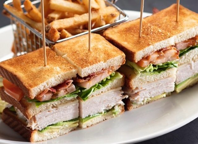 yardhouse club sandwich