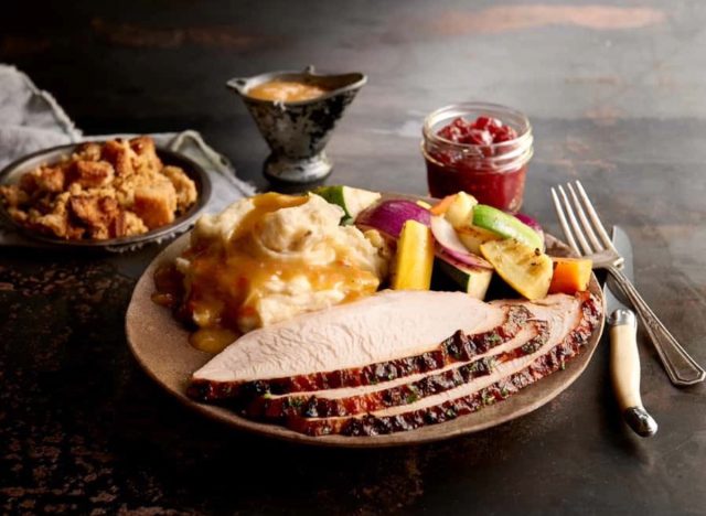 claim jumper holiday platter