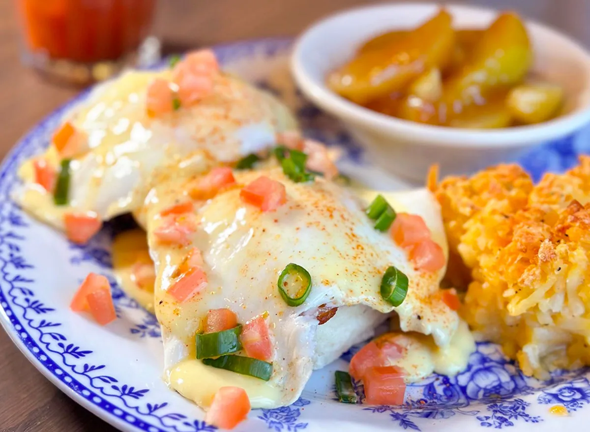 10-restaurant-chains-that-serve-the-best-eggs-benedict