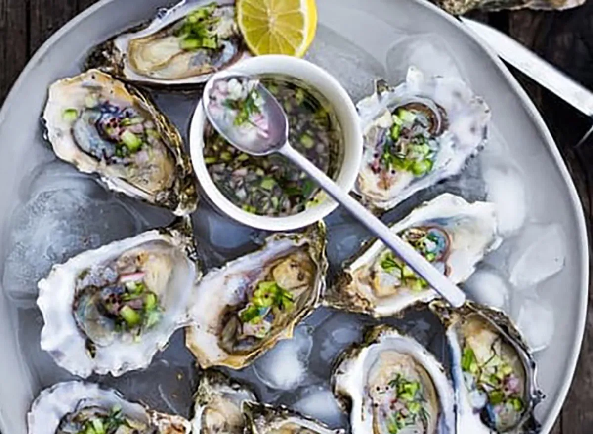 10 Restaurant Chains That Serve the Best Oysters