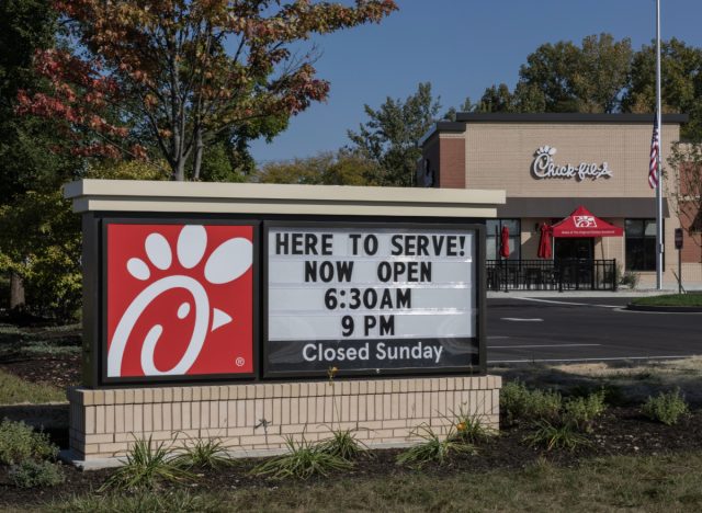 Chick-fil-A hours sign
