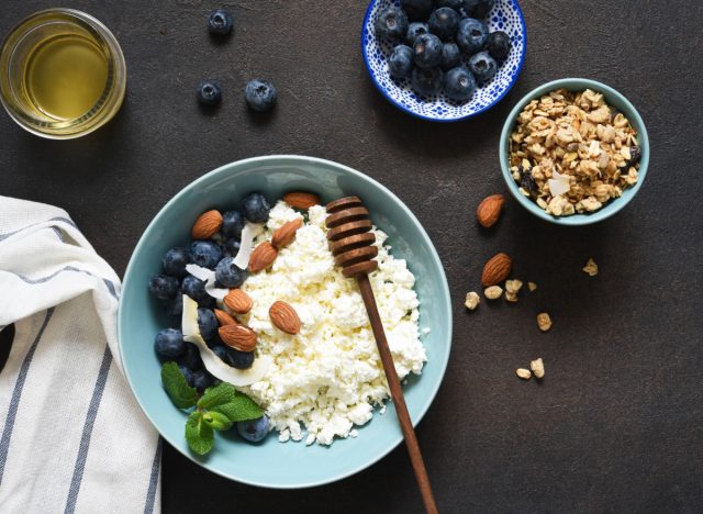 cottage cheese with blueberries, concept of lazy breakfast ideas for weight loss