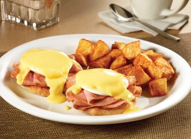 dennys eggs benedict