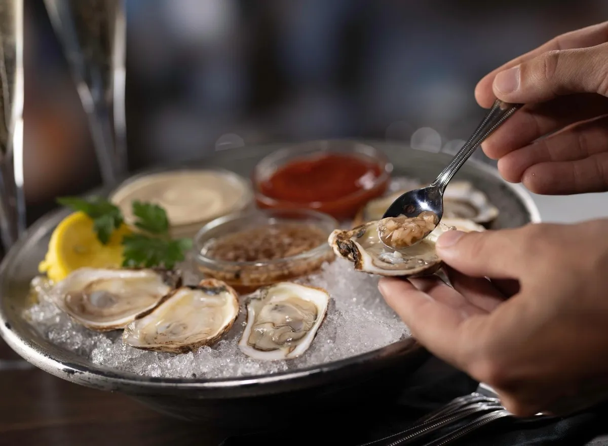 10 Restaurant Chains That Serve the Best Oysters