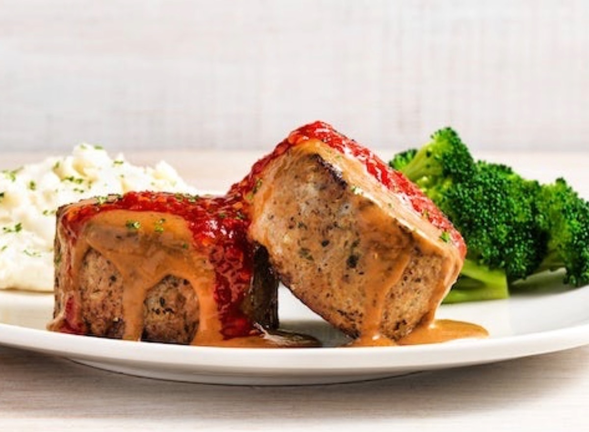 10 Restaurant Chains That Serve the Best Meatloaf