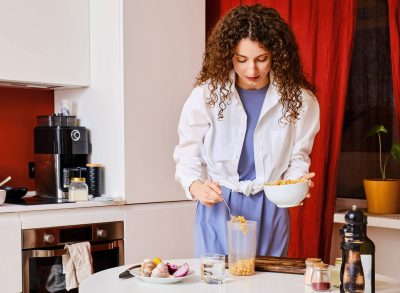 woman preparing chickpeas, concept of the best snack for weight loss