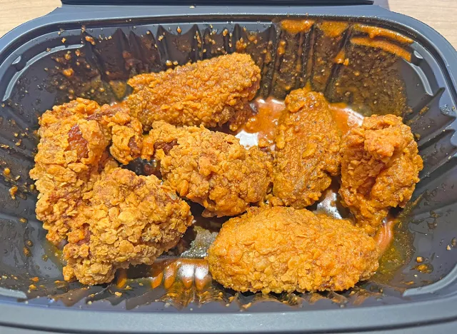 Popeyes signature hot wings