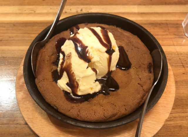 chili's cookie skillet